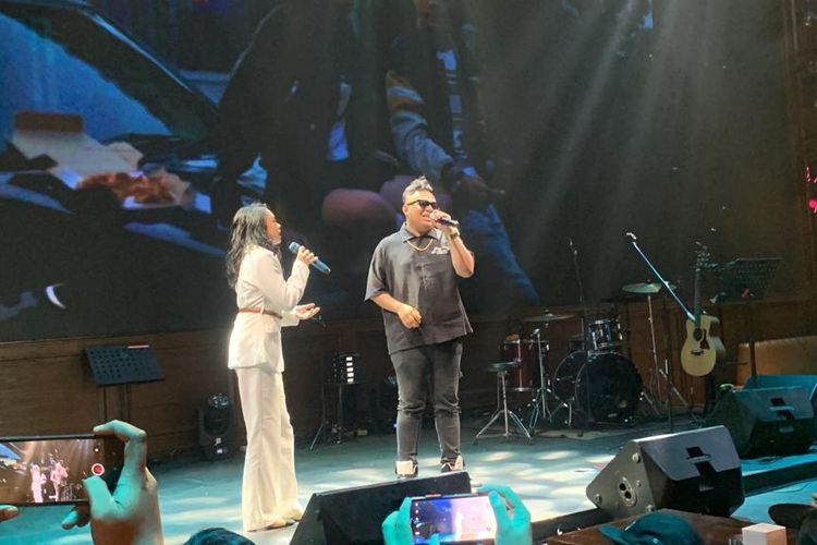 Penyanyi Zara Leola berkolaborasi dengan Mario G Klau merilis singel terbaru berjudul Lebih dari Teman, Rabu (29/11/2023). 