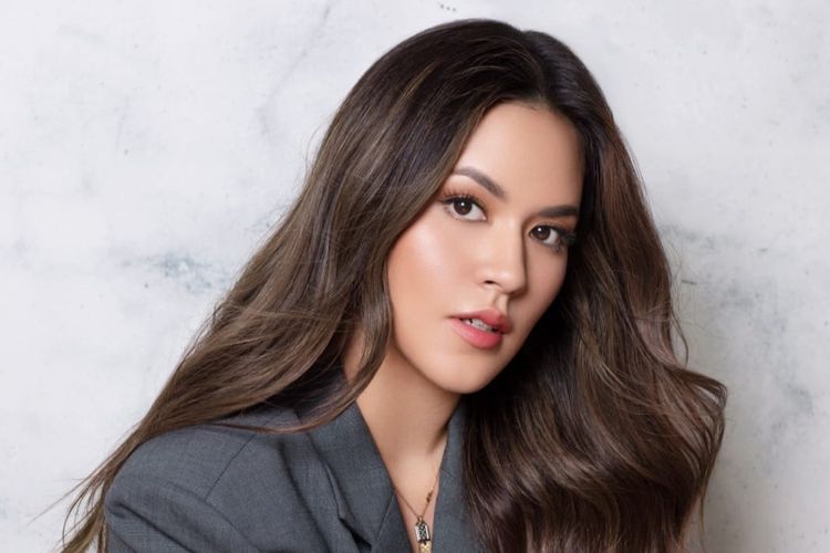 Penyanyi Raisa Andriana merilis lagu The Girl I Used To Be di Hari Perempuan Internasional 2024.