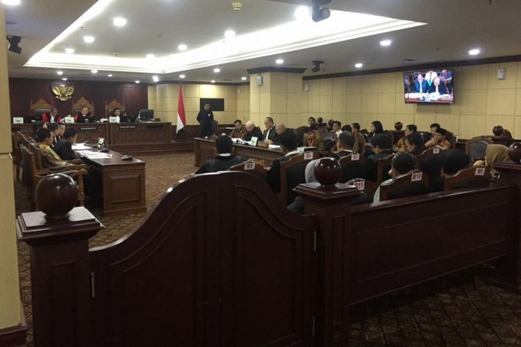 Suasana sidang gugatan Pilkada Kabupaten Bogor yang digelar di Gedung Mahkamah Konstitusi (MK), Jakarta, Selasa (31/7/2018)