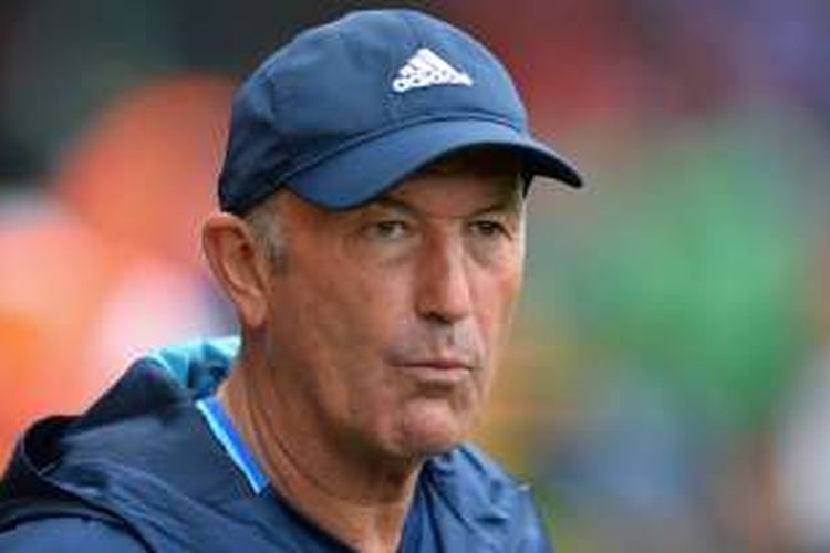 Pelatih West Bromwich Albion, Tony Pulis. 