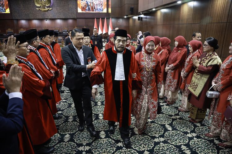 Akhir Kiprah Anwar Usman di MK, Pingsan Usai 