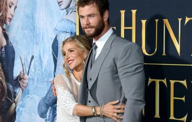 Aktor Chris Hemsworth dan istrinya, Elsa Pataky, menghadiri pemutaran perdana film The Huntsman: Winter's War di Regency Village Theartre, Westwood, California, Senin (11/4/2016