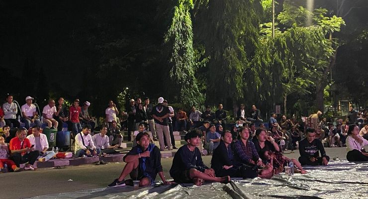 Warga Baduy Tempuh 40 Km demi Bisa Nonton Debat Cawapres