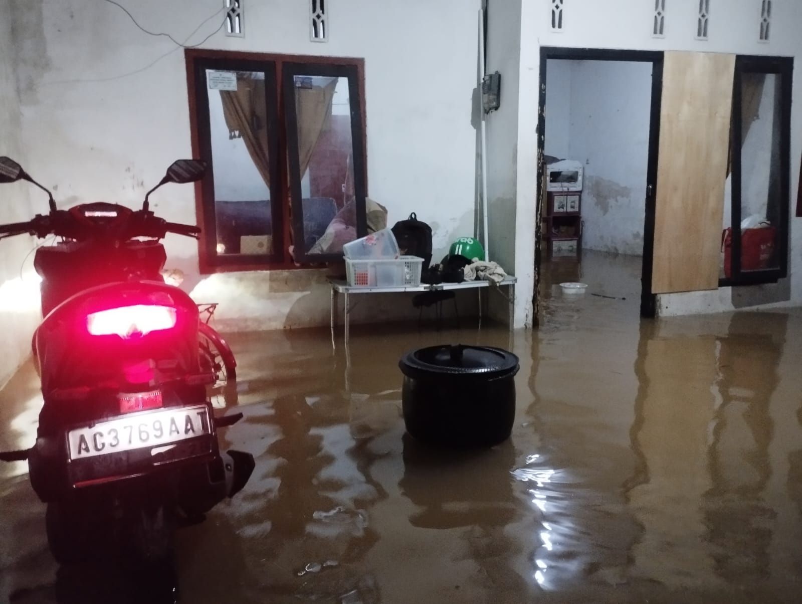 Banjir di Kediri Surut, Pengungsi Kembali Ke Rumah