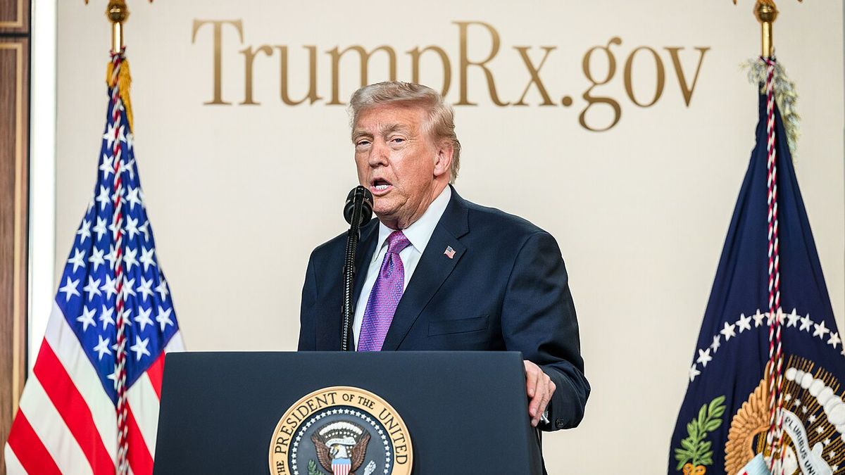 [HOAKS] Trump Letakkan Karangan Bunga di Peti Jenazah Netanyahu