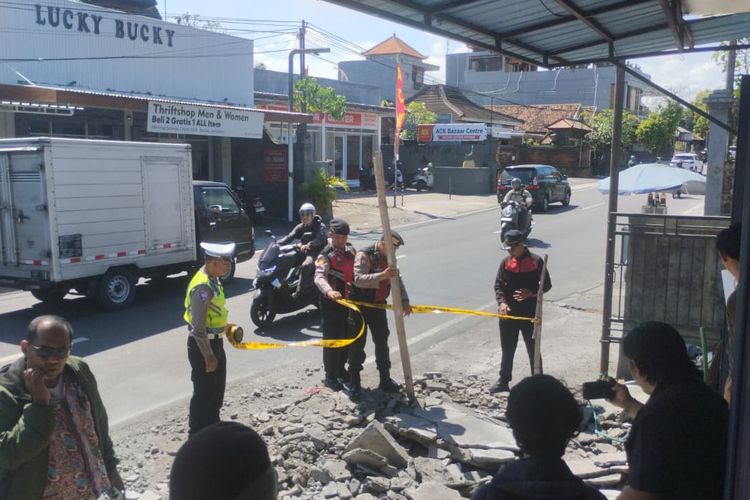 Ledakan di Badung Bali Rusak Trotoar 25 Meter, Polisi Selidiki Dugaan Kebocoran BBM