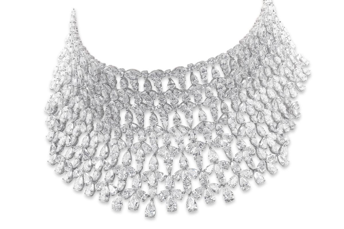 Choker atau kalung berlian dari Chopard bagian dari Red Carpet Collection