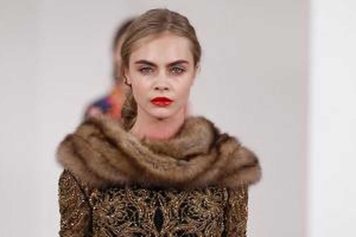 Alis Tebal Cara Delevingne