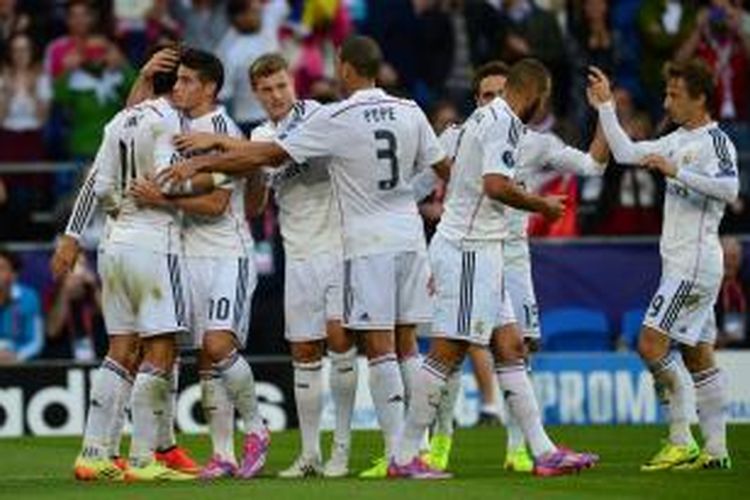 Para pemain Real Madrid saat merayakan gol Cristiano Ronaldo ke gawang Sevilla pada Piala Super Eropa di Stadion Cardiff City, Selasa atau Rabu (13/8/2014) dini hari WIB. 
