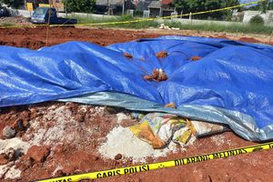 Sembako Bantuan Presiden Dikubur di Depok Sejak 2020, Ini Pengakuan Penggali Tanahnya