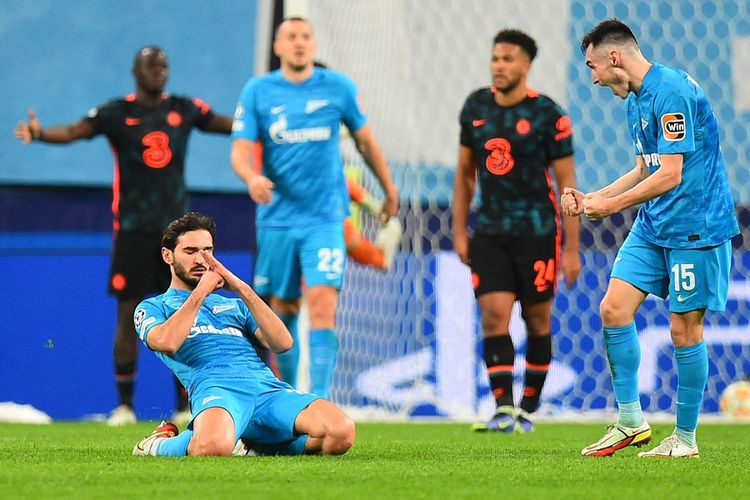 Gelandang Zenit St Petersburg Magomed Ozdoev merayakan gol ketiga Zenit dalam pertandingan Grup H Liga Champions antara Zenit vs Chelsea di Stadion Gazprom Arena di Saint Petersburg pada 8 Desember 2021.