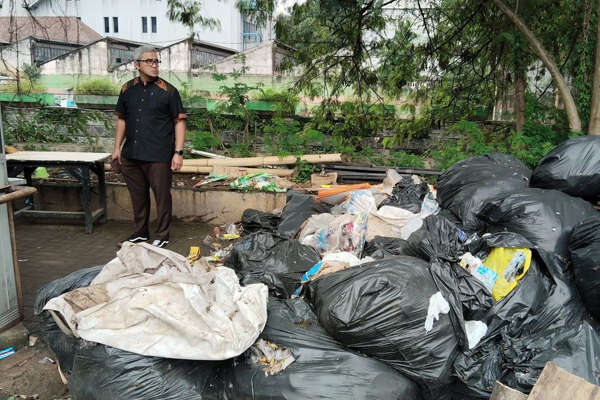 Wali Kota Bandung, Muhammad Farhan melakukan inspeksi mendadak (sidak) ke lahan ex Palaguna Plaza yang letaknya berada di seberang Alun Alun Kota Bandung dan Rumah Dinas Wali Kota Bandung, Kamis (22/5/2025).