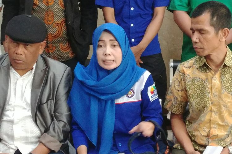 Mirah Sumirat, Presiden Serikat Karyawan Jalantol Lingkarluar Jakarta (SK JLJ) melaporkan direksi PT Jasa Marga dan PT JLJ, Senin (12/3/2018). 