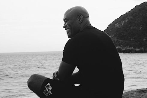 Mengizinkan Anderson Silva Bertarung pada Usia 45 Tahun, Dana White Menyesal