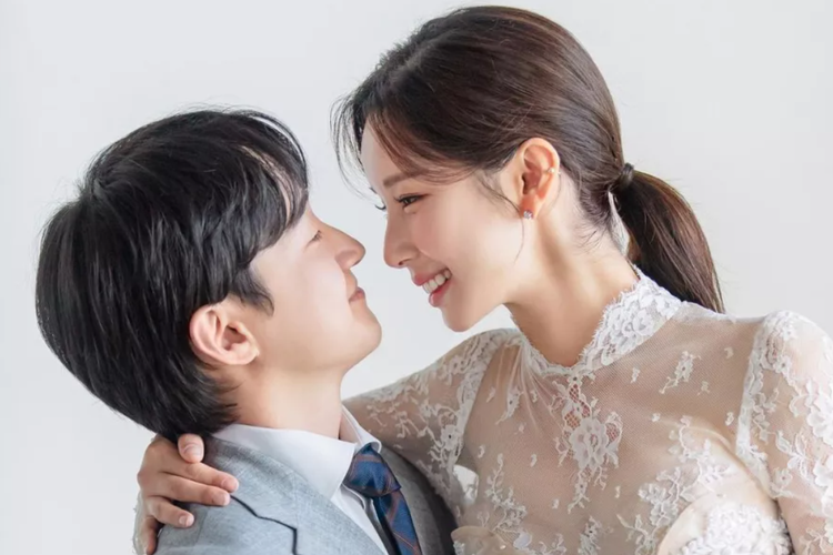 Yaongyi telah resmi menikah dengan sesama kreator webtoon bernama Jeon Seon Wook.