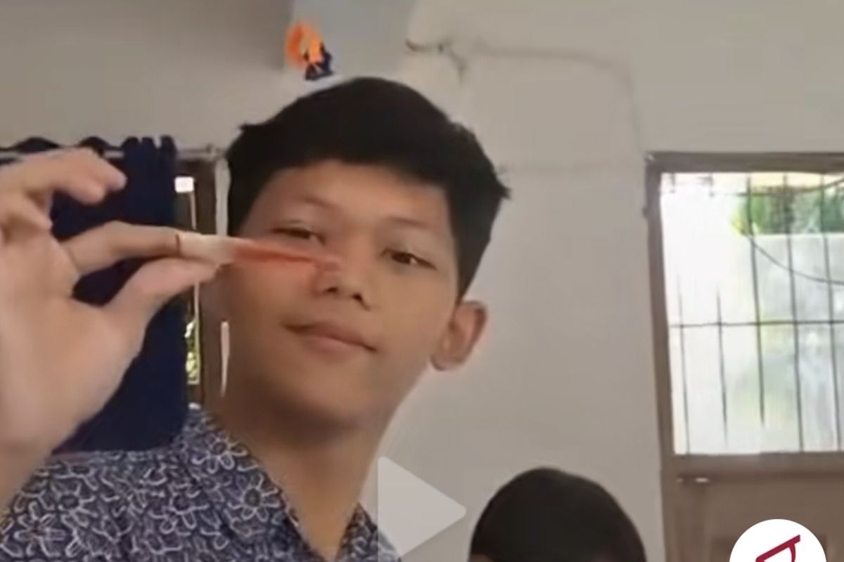 Ramai di media sosial video siswa SMA memperlihatkan buah semangka tipis yang ada menu Makan Bergizi Gratis (MBG) miliknya