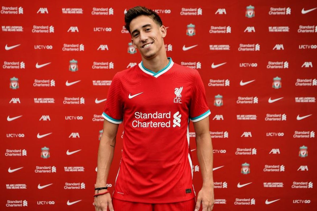 Liverpool resmi mendatangkan bek kiri asal Yunani, Kostas Tsimikas.