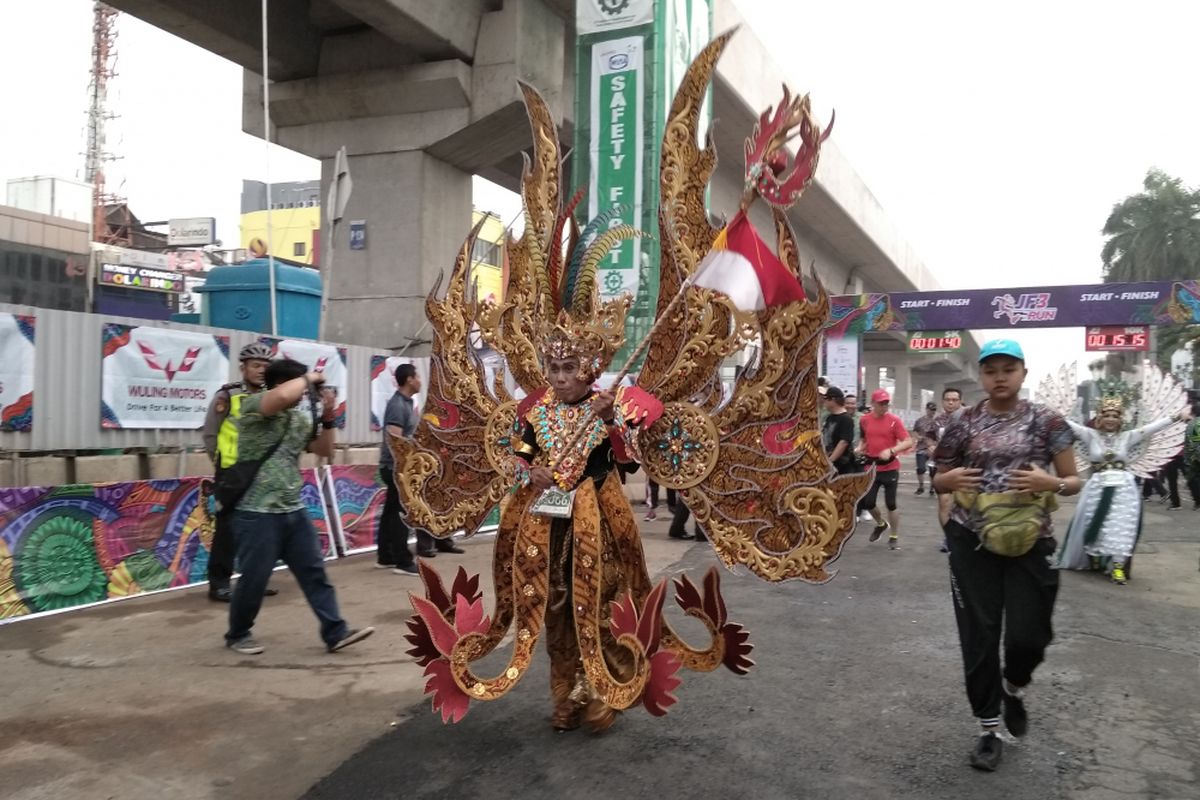 Peserta lari dengan kustom unik di JF3 2018, Minggu (22/4/2018)