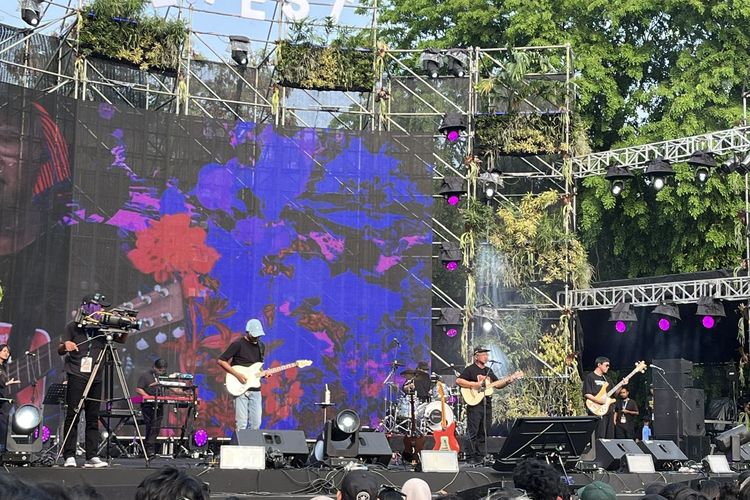 Efek Rumah Kaca Hadirkan Potret Wajah Munir di Synchronize Fest 2026, Singgung Kebakaran Hutan