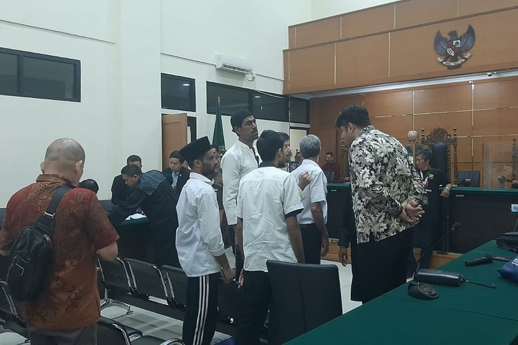 Delapan warga Iran divonis mati dalam kasus penyelundupan 319 kilogram narkoba jenis sabu ke Indonesia.
