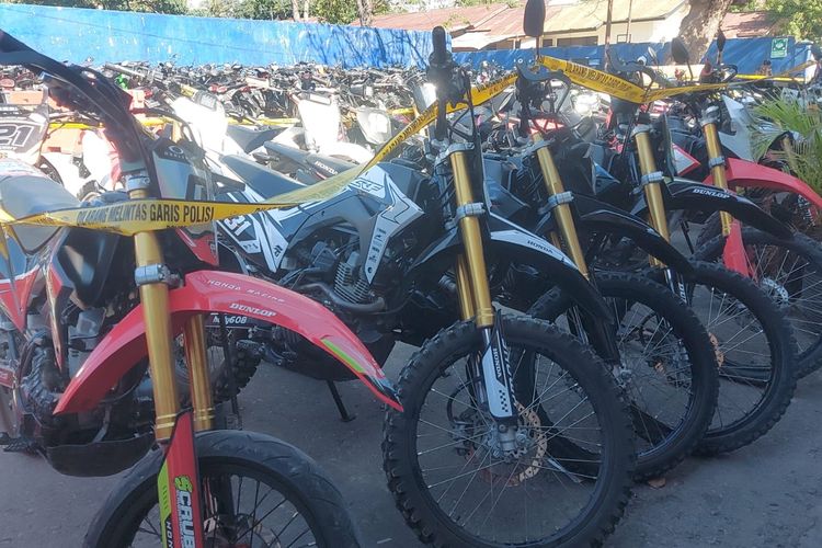 Sepeda motor racing yang diamankan di Markas Polres Kupang Kota, NTT