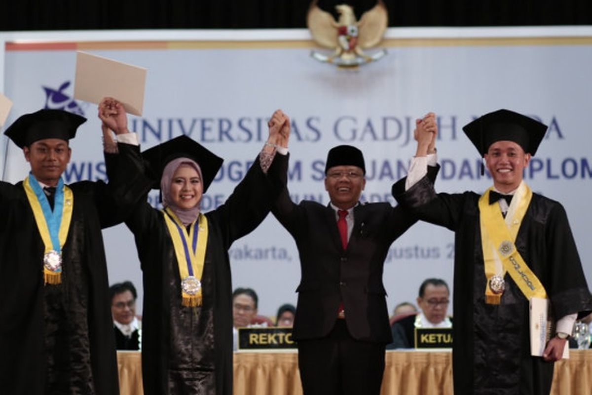 UGM mewisuda 3.755 lulusan sarjana dan diploma. Dengan jumlah sebanyak itu, prosesi wisuda dilaksanakan selama dua hari, 21-22 Agustus di Grha Sabha Pramana UGM, Yogyakarta.