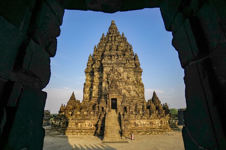 Potret Candi Prambanan diambil dari Candi Nandi.