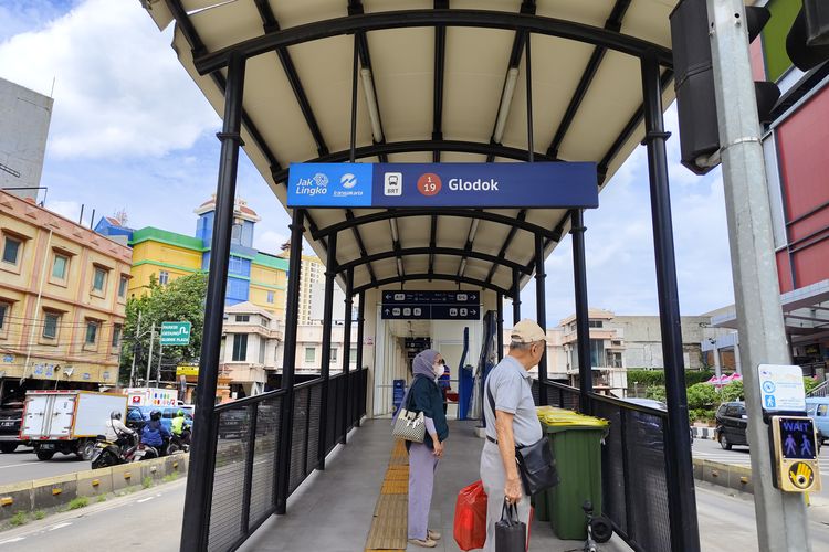 Halte Glodok, halte bus Transjakarta terdekat dari Pecinan Glodok, Kamis (18/1/2024). 