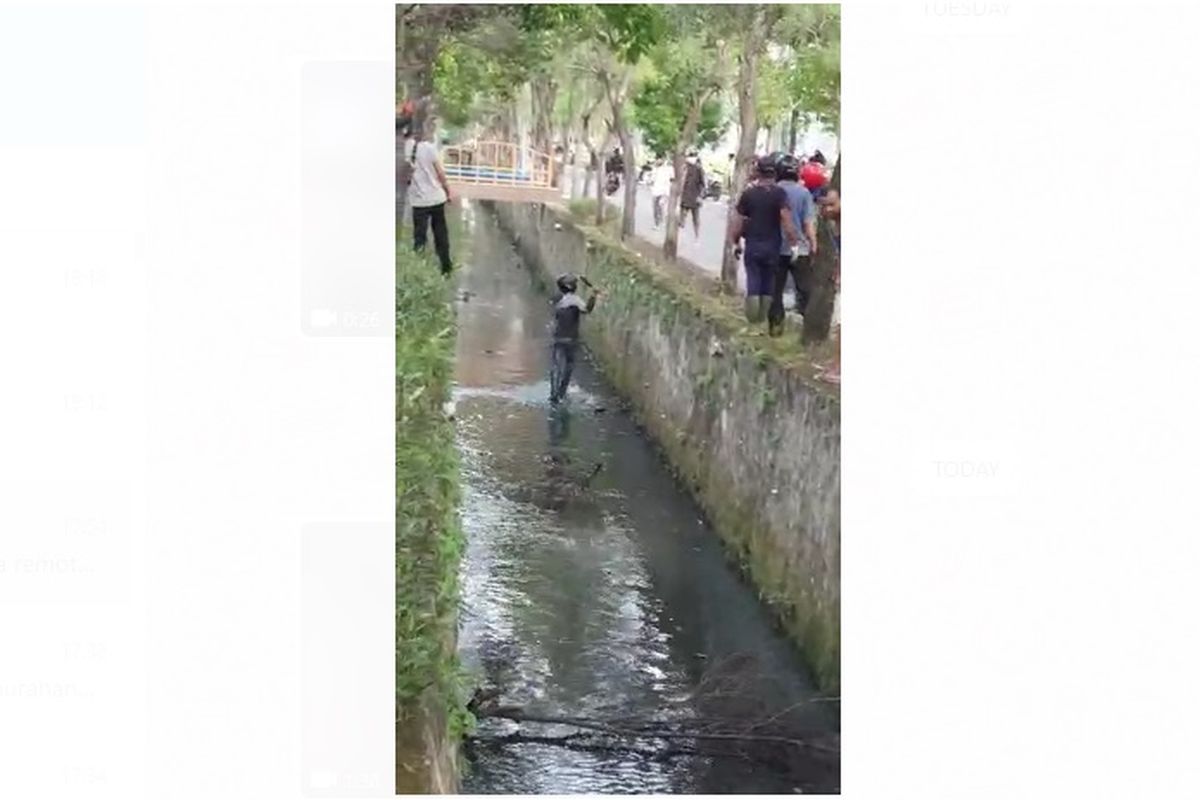 Seorang jambret jadi bulan-bulanan warga ketika gagal beraksi di wilayah Grand Duta, Periuk, Tangerang.