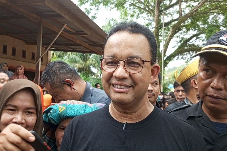 Capres Anies Baswedan saat diwawancarai Kompas.com di lokasi kampanyenya di Kelurahan Tuah Negeri, Kecamatan Tenayan Raya, Pekanbaru, Riau, Rabu (13/12/2023).