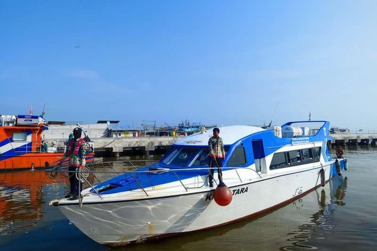 Foto: KM Batara di Pelabuhan Kali Adem, Muara Angke, Jakarta Utara, Kamis (1/6/2023).