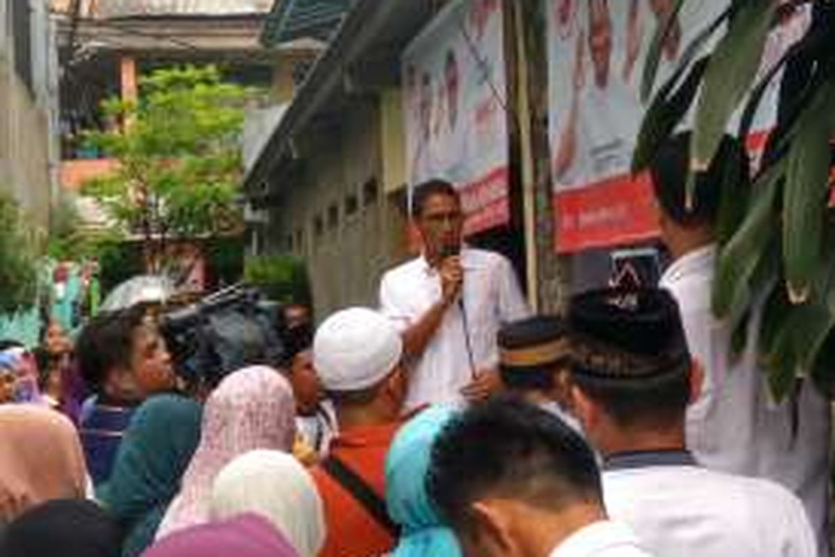 Sandiaga Uno blusukan ke Gang Amal, Jalan Bangka Raya, Mampang Prapatan, Jumat (4/11/2016).