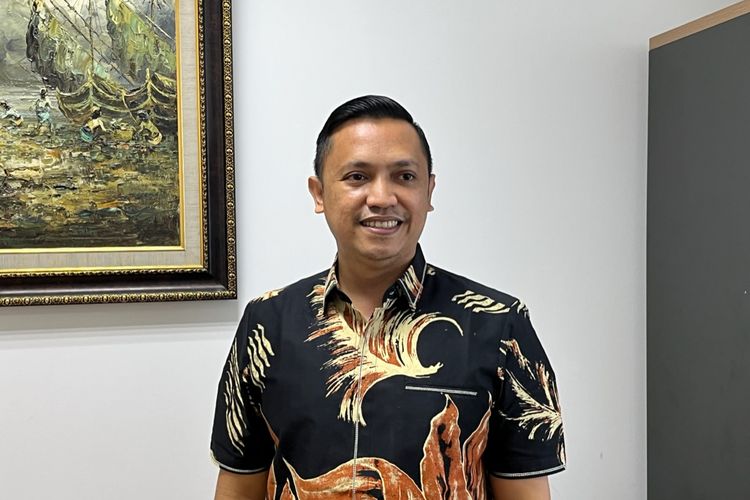 Koordinator tim penasihat hukum Richard Eliezer Pudihang Lumiu atau Bharada E, Ronny Talapessy saat ditemui di wilayah Mega Kuningan, Jakarta Selatan, Senin (20/2/2023).
