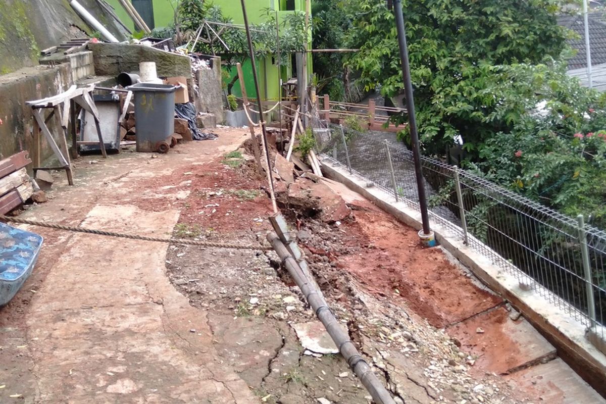 lokasi longsor di permukiman Jati Padang, Pasar Minggu, Jakarta Selatan, Rabu (25/2/2020)