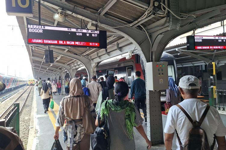 KRL Jakarta-Bogor Kembali Normal Sore Ini Usai Anjlok di Stasiun Jakarta Kota
