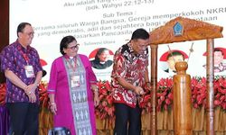 Gubernur Olly Harap Eksistensi Gereja Bantu Selesaikan Masalah Negara