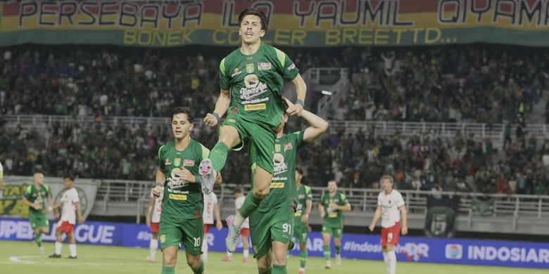 Francisco Rivera melakukan selebrasi dalam laga pekan ketiga Super League 2025-2026 antara Persebaya vs Bali United di Stadion Gelora Bung Tomo, Surabaya, Sabtu (23/8/2025).