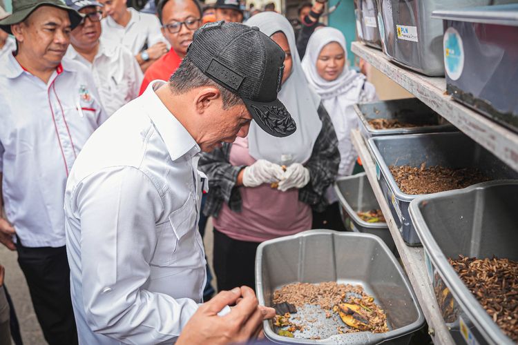 KLH tinjau RW 05 Sunter Agung