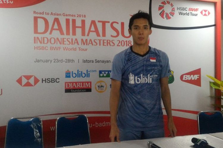 Ekspresi pebulu tangkis putra Indonesia, Jonatan Christie, dalam jumpa pers usai laga babak pertama Indonesia Master 2018 di Istora Senayan, Jakarta Selatan, Rabu (24/1/2018).