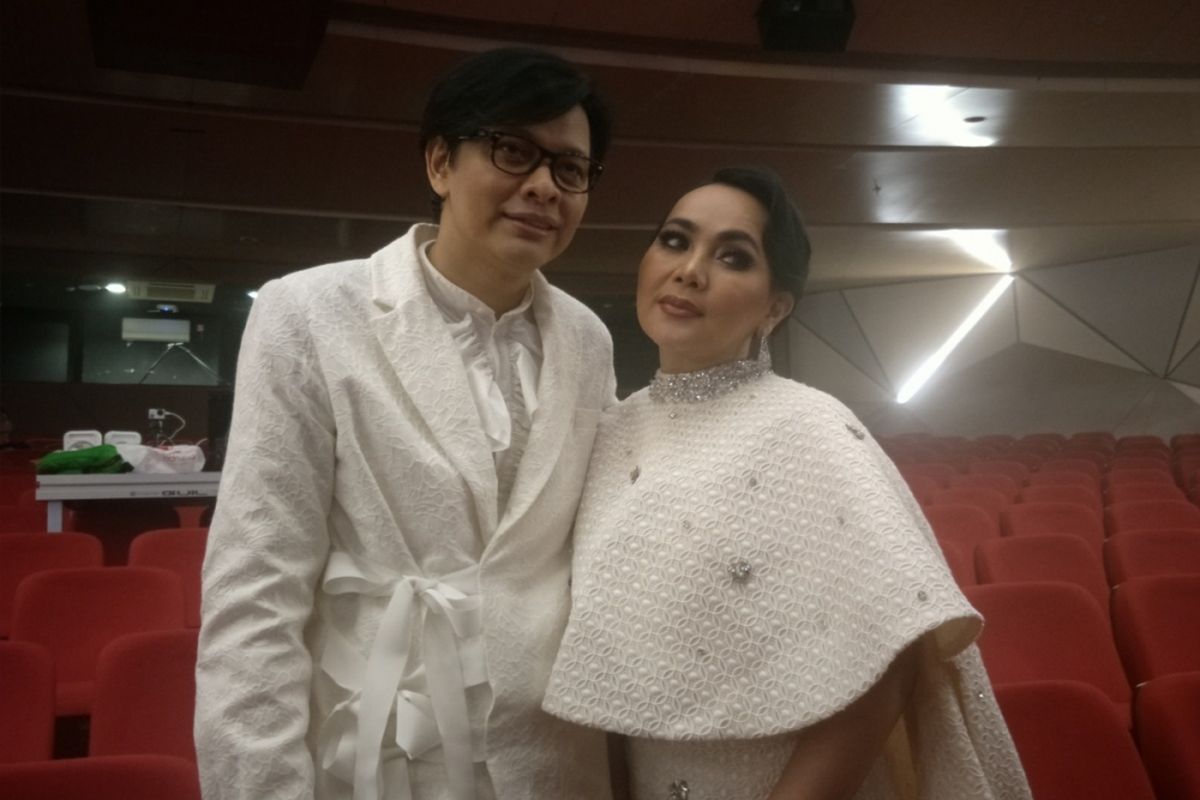 Armand Maulana dan Dewi Gita saat ditemui di sela persiapan konser perayaan pernikahan perak mereka, Satu Hati Satu Cinta, di Ciputra Artpreneur, Jakarta Selatan, Kamis (10/1/2019) malam.