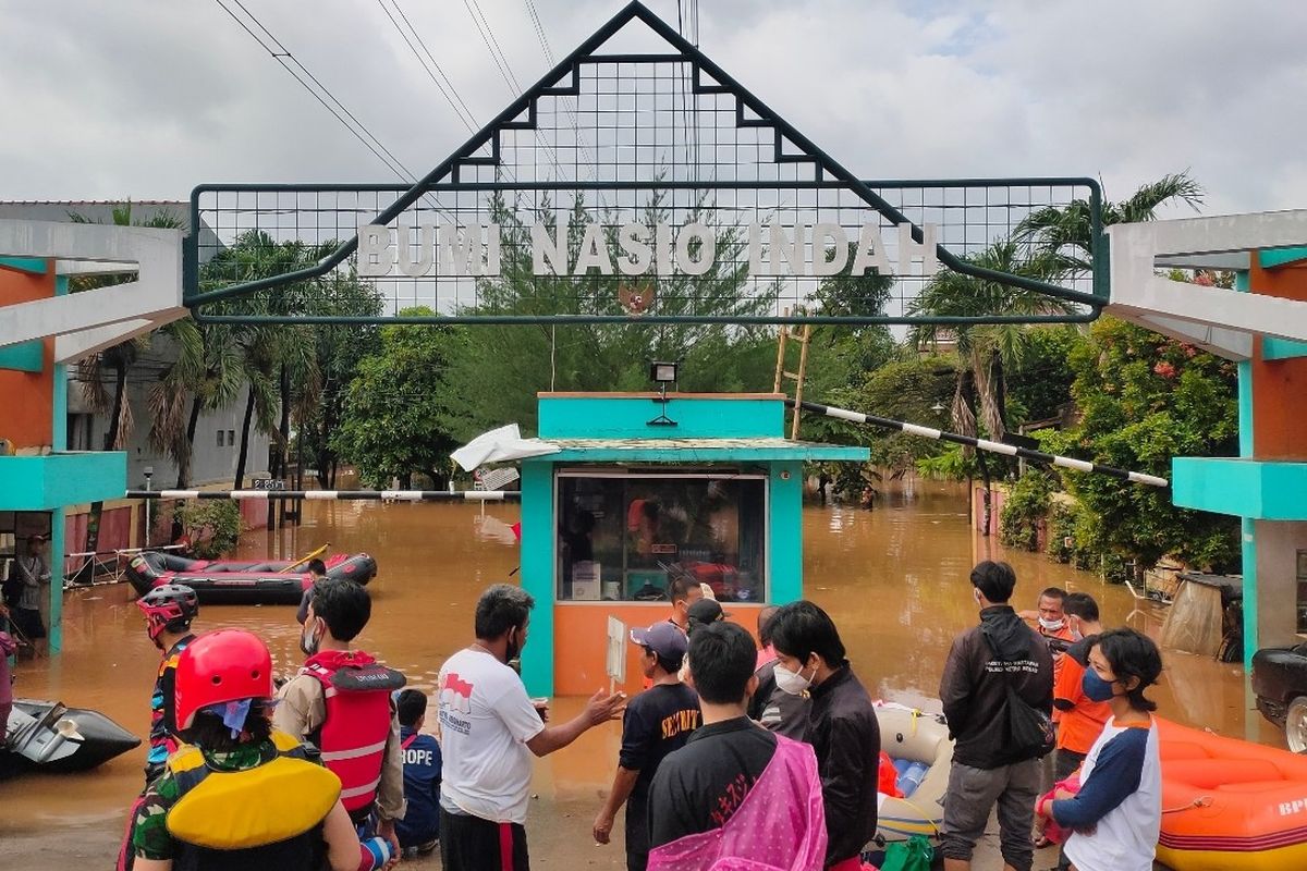 Perumahan Bumi Nasio Indah, Jati Asih, Kota Bekasi masih terendam banjir hingga Minggu (21/2/2021).