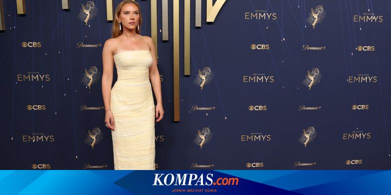 Scarlett Johansson Elegan dengan Gaun Butter Yellow di Emmy Awards