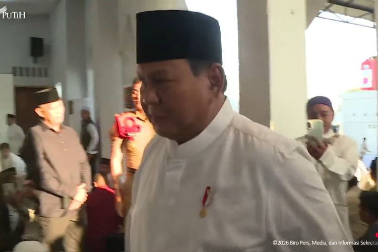 Prabowo Shalat Id di Masjid Darussalam Aceh Tamiang, Duduk di Antara Teddy dan Tito