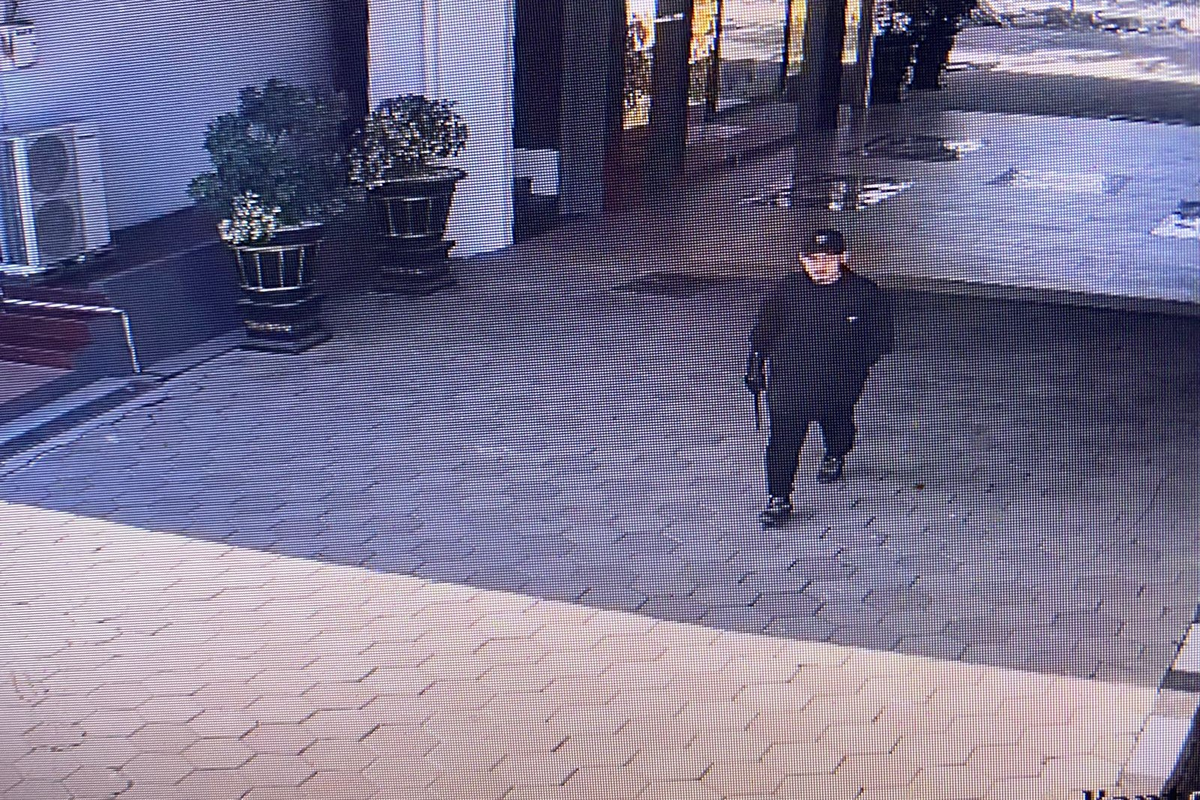 Seorang pria diduga membawa pedang mendatangi kantor bupati Sukoharjo.