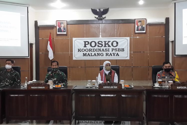 Gubernur Jawa Timur Khofifah Indar Parawansa, Kapolda Jatim dan Pangdam V Brawijaya dalam rapat koordinasi di Bakorwil III Malang, Minggu (31/5/2020)
