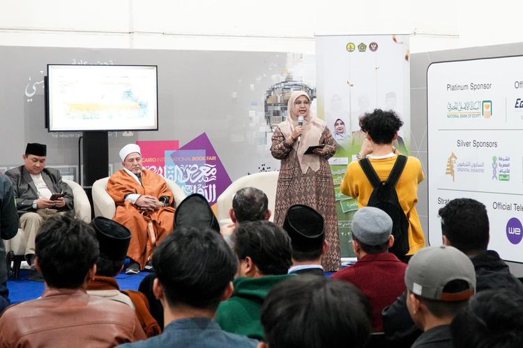 Sekretaris Direktorat Jenderal Bimbingan Masyarakat Islam, Lubenah Amir, saat menjadi pembicara dalam seminar internasional yang digelar pada rangkaian Cairo International Islamic Book Fair di Mesir, Sabtu (31/1/2026).