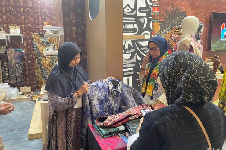 UMK Binaan HK Kinni Store.