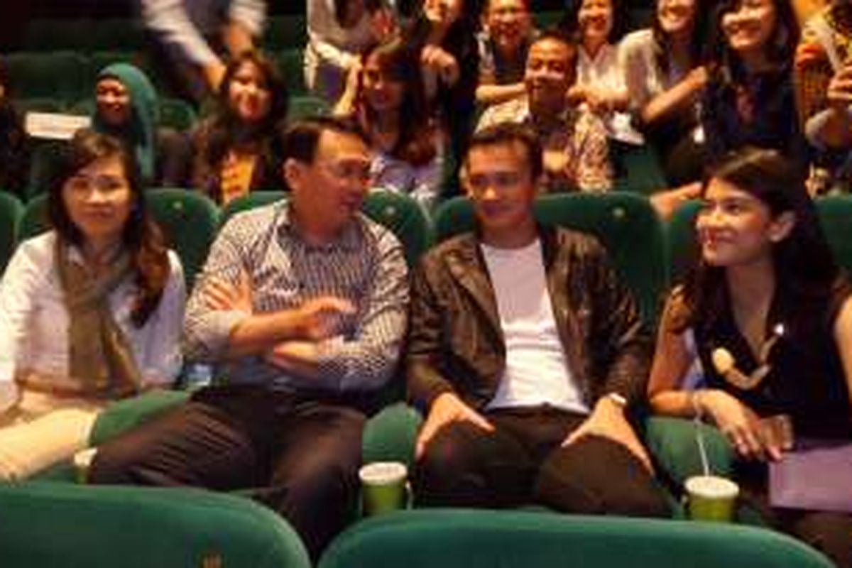 Ahok nonton bareng Nicholas Saputra dan Dian Sastrowardoyo di XXI Djakarta Theatre, Jakarta Pusat, Rabu (11/5/2016) malam.