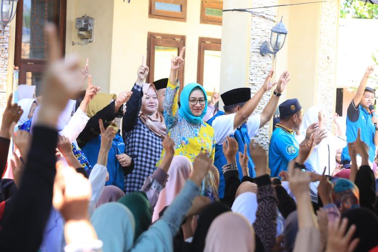 Calon Gubernur Banten Airin Rachmi Diany dalam acara silaturahmi bersama warga di Kabupaten Lebak, Rabu (23/10/2024).
