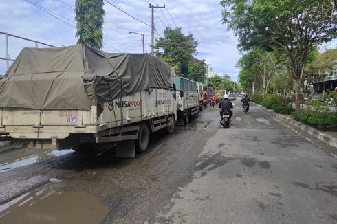 Lelah Antre Solar 3 Hari 3 Malam, Sopir Dibantu Mahasiswa Demo Pertamina